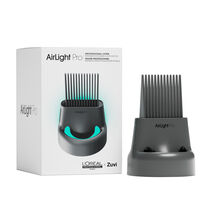 AirLight Pro Professional Comb Nozzle &Epsilon;&pi;&alpha;&gamma;&gamma;&epsilon;&lambda;&mu;&alpha;&tau;&iota;&kappa;ό &Alpha;&kappa;&rho;&omicron;&phi;ύ&sigma;&iota;&omicron; &Chi;&tau;έ&nu;&alpha;&sigmaf;, &sigma;&chi;&epsilon;&delta;&iota;&alpha;&sigma;&mu;έ&nu;&omicron; &gamma;&iota;&alpha; &sigma;&gamma;&omicron;&upsilon;&rho;ά &kappa;&alpha;&iota; &mu;&epsilon; &mu;&pi;&omicron;ύ&kappa;&lambda;&epsilon;&sigmaf; &mu;&alpha;&lambda;&lambda;&iota;ά, &xi;&epsilon;&mu;&pi;&lambda;έ&kappa;&epsilon;&iota; &kappa;&alpha;&iota; &lambda;&epsilon;&iota;&alpha;ί&nu;&epsilon;&iota; &mu;&epsilon; &tau;&eta;&nu; &tau;&alpha;&chi;ύ&tau;&eta;&tau;&alpha; &tau;&omicron;&upsilon; &phi;&omega;&tau;ό&sigmaf;. - Accessories | L'Or&eacute;al Partner Shop
